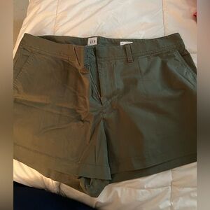 Gap city shorts green size 18